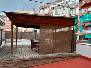 Appartement  Carrer de la marquesa de caldes de montbui. Bajos con patio y solrium privados