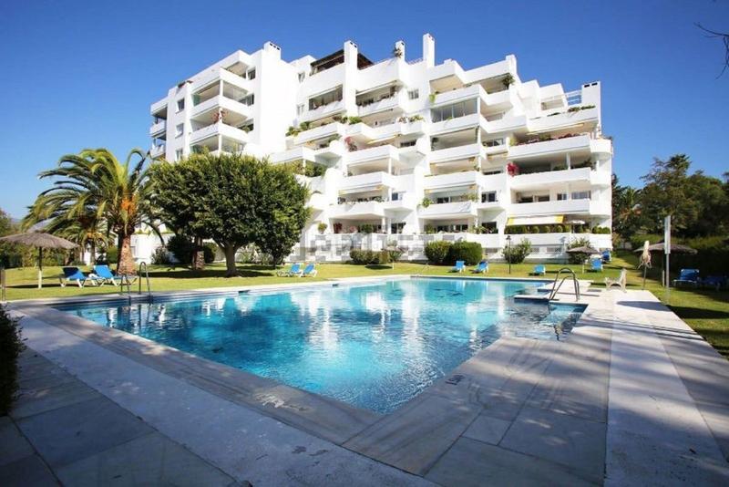 Foto 0fb7eacb-a17e-4b04-8b7b-3e296cd82c39. Apartment with parking pool in Guadalmina Alta Marbella