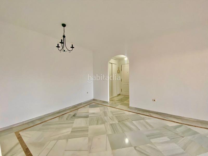 Foto b68b585d-7fd5-4173-84b8-0421220ce407. Rez-de-chaussée avec parking piscine dans Nueva Andalucía centro Marbella