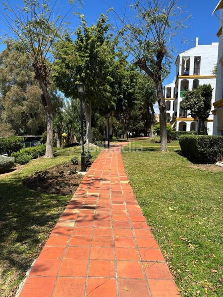 Foto b5159ae5-ae77-4c68-a35e-5600eec2e5ad. Erdgeschoss mit pool in Nueva Atalaya Estepona