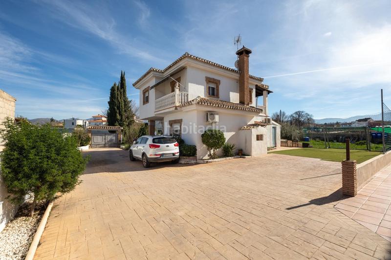 Foto 3d875980-5b01-4342-9e9e-6bfb2f5a6c9a. Chalet en calle titán 8 en Ogíjares