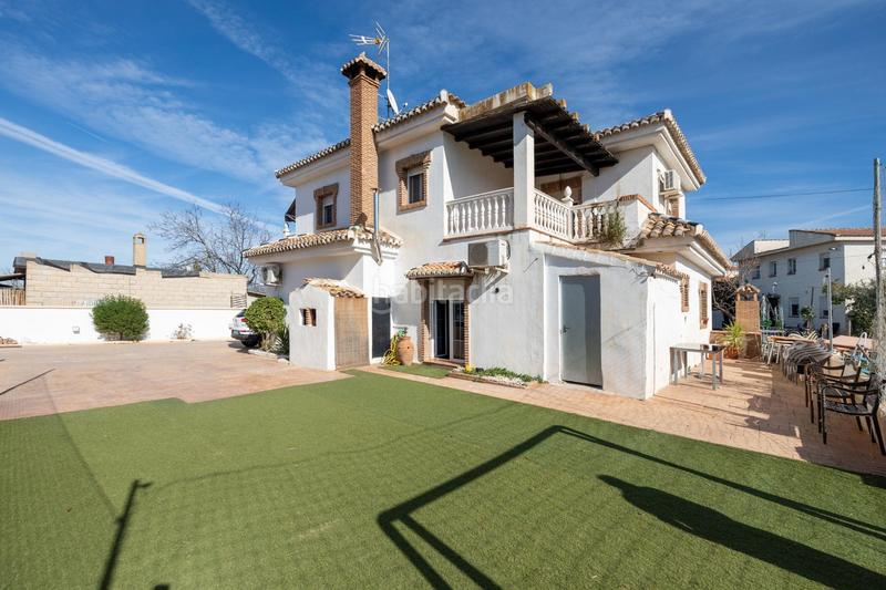 Foto f37bb1d2-e60e-46e2-b4df-edca3c51a984. Xalet a calle titán 8 a Ogíjares
