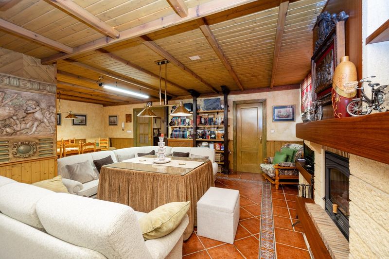 Foto 3552c8a6-3e0f-4041-a5a0-c4c9fb254616. Casa pareada en Cájar