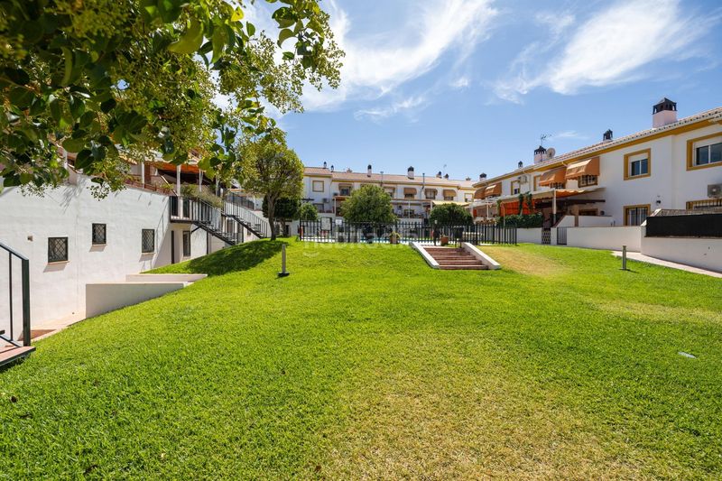 Foto de68efc3-3c6a-4569-b734-ac92b5cf9b7d. Casa pareada en Cájar