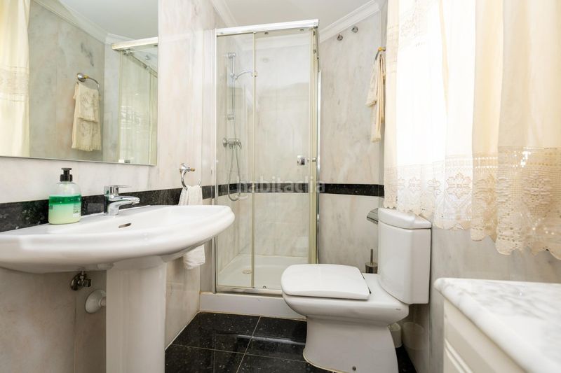 Foto f2fd718b-7bef-4b11-a881-ec426cb21f48. Casa pareada en Cájar