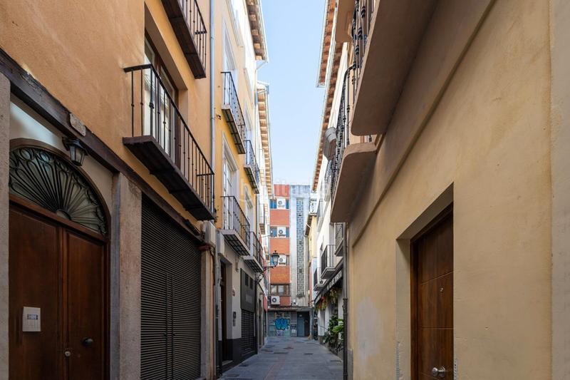 Foto f5766918-a839-42a6-98f3-f161abafb143. Locale commerciale in Centro - Sagrario Granada