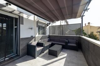 Casa adossada a Avenida de la Libertad