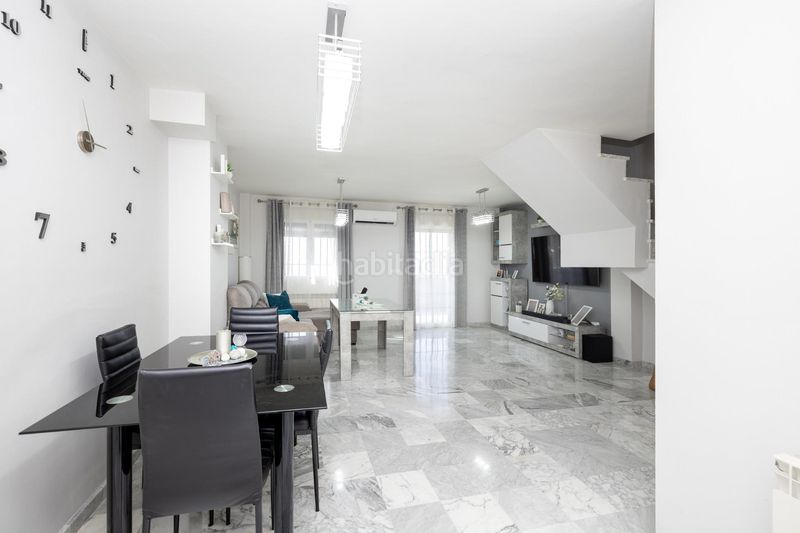 Foto d3ea7c39-f2cb-4dc1-9372-989940cb078f. Maison jumelée avec terrasse dans Barrio de la Vega Monachil