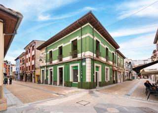 Casa a Calle-cai martín de lugones 5. Dos casas con locales en pola de siero