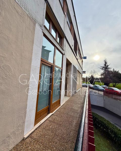 Foto 0ee8d744-4222-47cc-8a4f-6377d66ee16a. Local commercial dans calle velázquez 3 dans Teatinos - Los Prados Oviedo