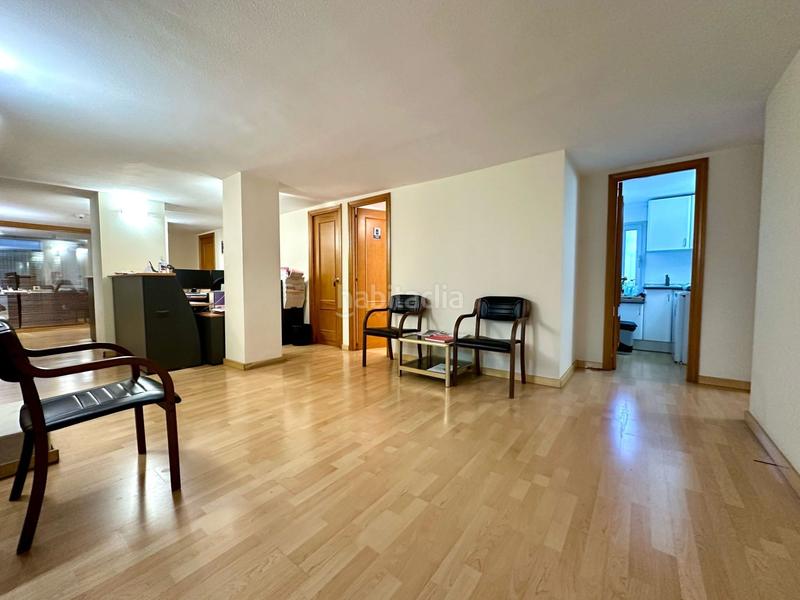 Foto 0a6304a6-3675-470c-8a9d-2bfc69cf1f29. Office space with heating in Jaume III Palma de Mallorca