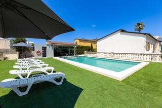 House in S´Arenal. Exclusiva villa con licencia vacacional a 250m del mar  ses cade