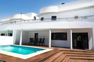 Xalet a Pop 15. Villa unifamiliar pareada en cala estancia  playa de palma  con