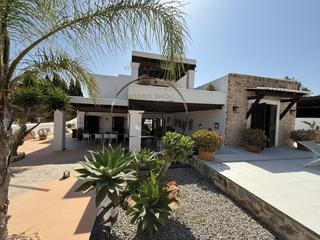 Casa a Roca Llisa. Villa rocalisa  un oasis contemporáneo junto al golf ibicenco