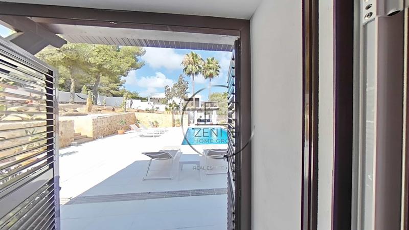 Foto ef3a27ca-643e-4086-95fb-f343307b0b8a. Casa villa rocalisa un oasis contemporáneo junto al golf ibicenco en Santa Eulària