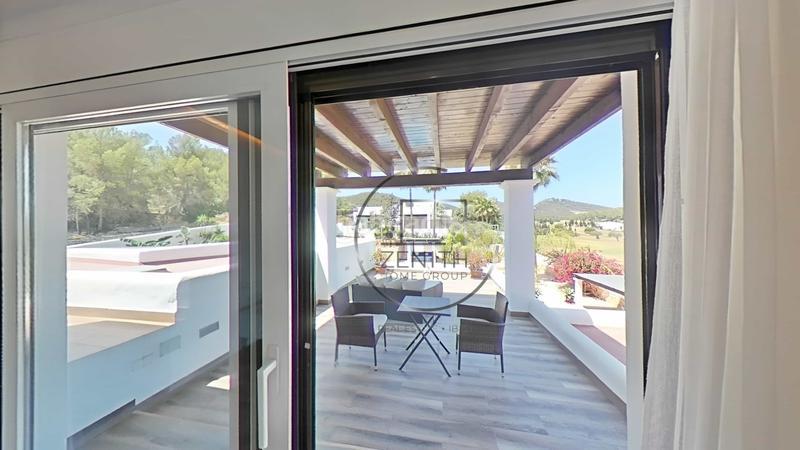 Foto f05af235-935e-4400-aed4-87cbfd3f9e7e. Casa villa rocalisa un oasis contemporáneo junto al golf ibicenco en Santa Eulària
