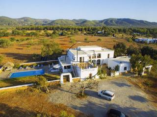 Rent House in Santa Eulària des Riu. Finca ibicenca en alquiler en san carlos con 8 dormitorios, pisc