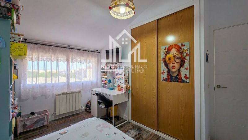 Foto 38756599-d797-4ed6-ad46-cffab68b6ae0. Casa adosada en Borox