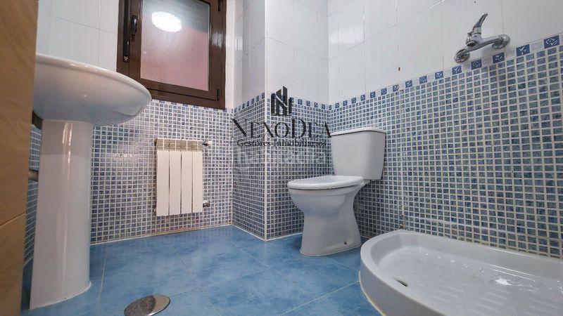 Foto a50da80e-a5e5-4d2e-9e42-cd01ed6a6f54. Pis amb aparcament piscina a El Quiñón Seseña