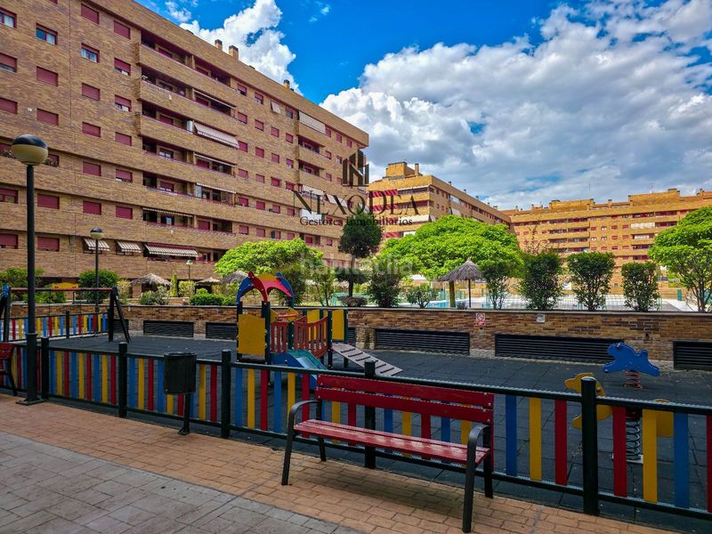 Foto f899a942-888d-41fd-82a2-87df7a6fa09e. Pis amb aparcament piscina a El Quiñón Seseña