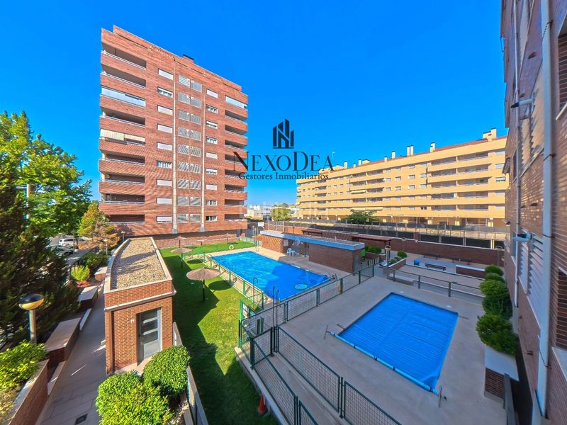 Foto f8a89dda-52b8-4cad-9a1a-31f3ddba2067. Pis amb aparcament piscina a El Quiñón Seseña