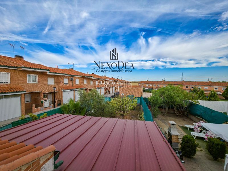 Foto a49cc475-da2f-48f0-860a-e064ffb27a60. Casa aparellada amb aparcament a Hormigos