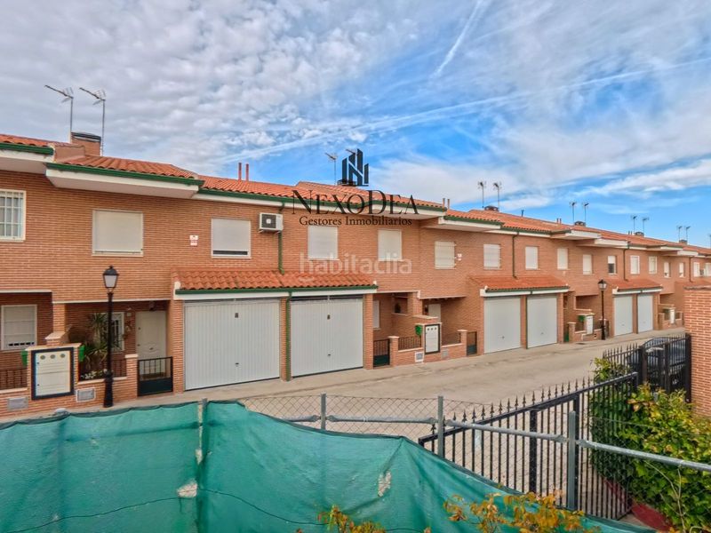 Foto be232bae-0b3e-4e13-8894-d079c41ccf2d. Casa aparellada amb aparcament a Hormigos