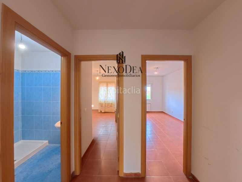 Foto ef335074-9578-4e08-bdfe-517d596f29e8. Casa aparellada amb aparcament a Hormigos
