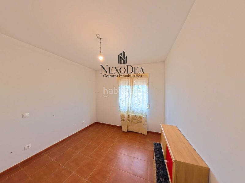 Foto f10c535a-8990-4d0f-83fe-d16f3a7920b8. Casa aparellada amb aparcament a Hormigos