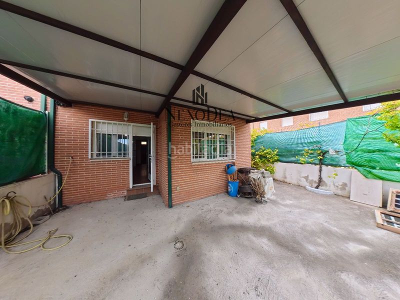 Foto f4bb5a52-5f03-4d47-b375-86c6a835f6e8. Casa aparellada amb aparcament a Hormigos