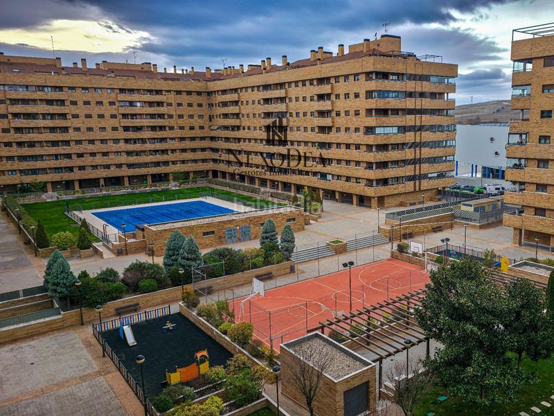 Foto ccbabb93-6fe3-443c-b6b4-c9a9dbd448e6. Pis amb aparcament piscina a El Quiñón Seseña