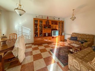 Casa adossada a CERVANTES