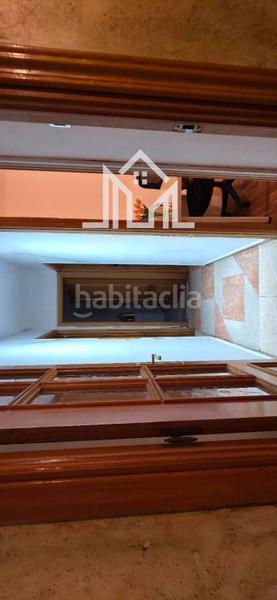 Foto f218b7ac-b961-4dd2-a743-54abaa5d56f3. Pis a Reyes Parla