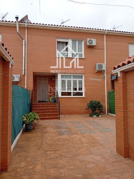 Foto 3d43a85c-f85c-4433-9b8d-faa81b281c00. Maison jumelée avec parking dans Seseña nuevo Seseña