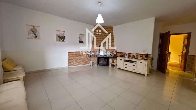 Foto 8cd97e3d-5b41-4a11-9f89-feb56c00568b. Casa adossada amb aparcament a Borox