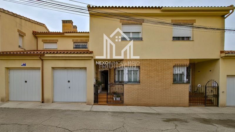 Foto ef97b7fc-96d1-4ab0-b3c8-3a2d979b7c5a. Casa adossada amb aparcament a Borox