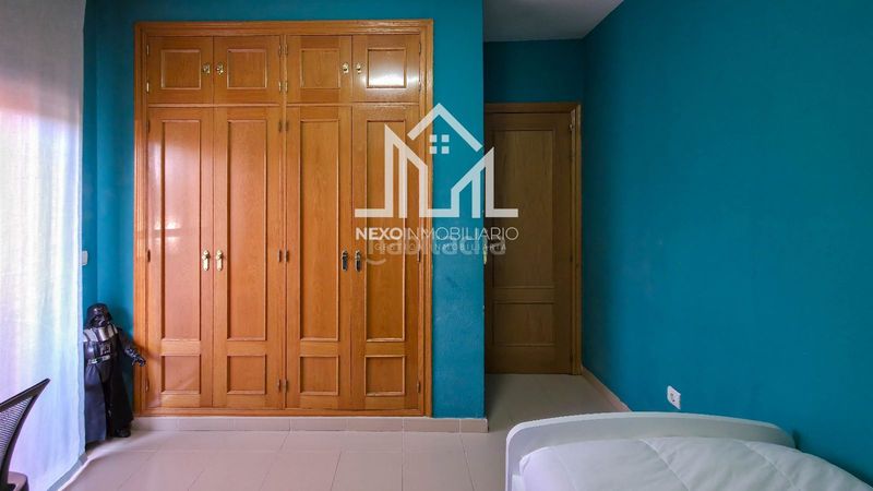 Foto 40c2b522-ae4b-4128-ab3a-c1bcd355e0f7. Casa aparellada amb aparcament a Los Robles Seseña