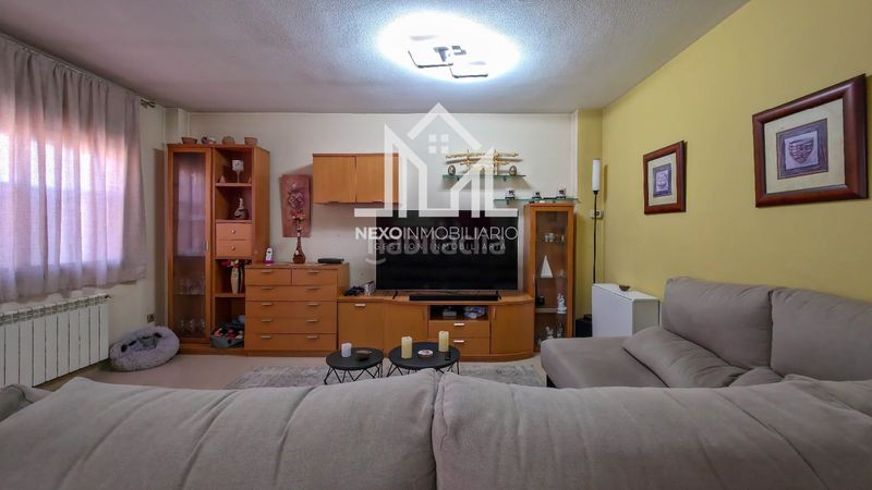 Foto 5b9b945c-5348-4242-bdbb-cdda196aab49. Casa aparellada amb aparcament a Los Robles Seseña