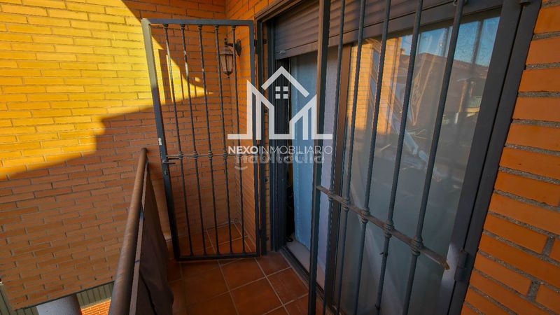 Foto 9a6f5d04-b4a8-434e-ac83-51010859b806. Casa aparellada amb aparcament a Los Robles Seseña
