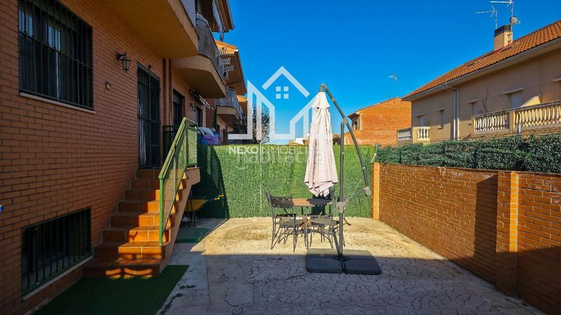 Foto b1c14508-ad6b-4ee7-934f-30e6a56c88f8. Casa aparellada amb aparcament a Los Robles Seseña