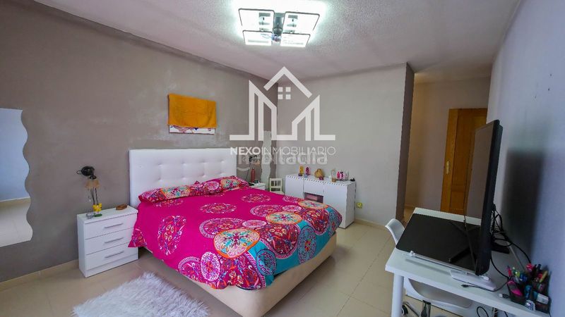 Foto c8c6f1ae-24b3-4556-9b1a-474fe64d1a0f. Casa aparellada amb aparcament a Los Robles Seseña