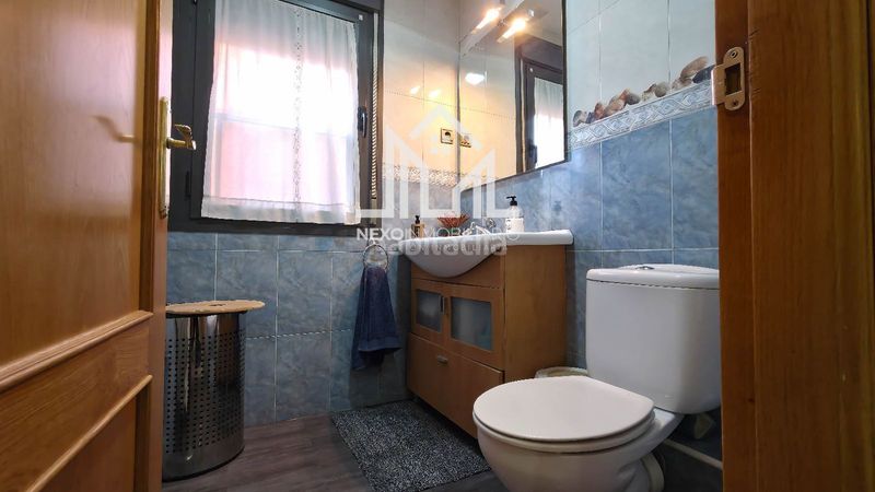 Foto d8f993b0-c783-4407-938f-f5f2c13fca37. Casa aparellada amb aparcament a Los Robles Seseña