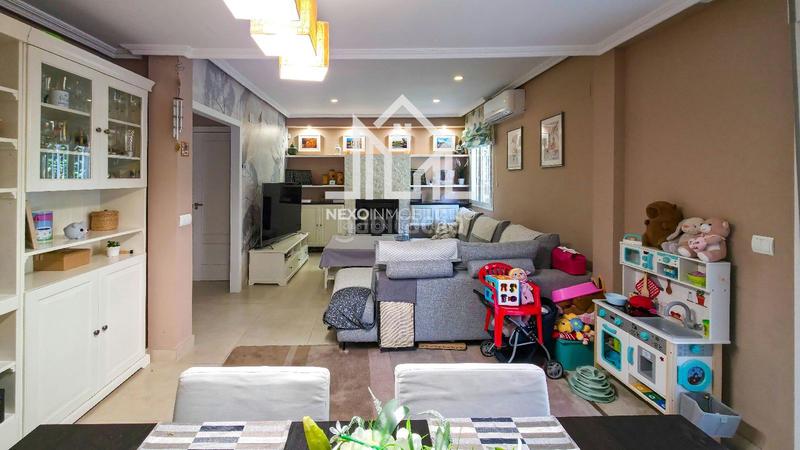 Foto 0326481f-1c7e-475b-a2db-76fbda287a7c. Casa aparellada amb aparcament piscina a Seseña nuevo Seseña