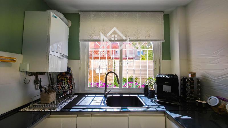 Foto 1f62050f-70de-44b0-819d-f7368764840a. Casa aparellada amb aparcament piscina a Seseña nuevo Seseña