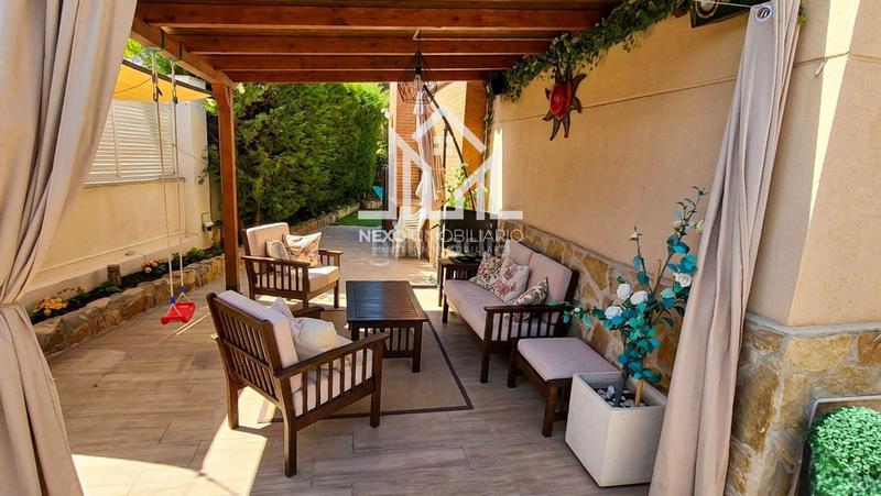 Foto 28f707bb-949e-4f95-a68c-1191f20781a4. Casa aparellada amb aparcament piscina a Seseña nuevo Seseña