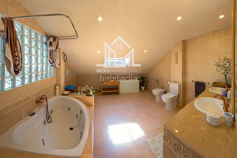 Foto 2bcedb3f-6b7c-45d3-947a-8a6cc4456909. Casa aparellada amb aparcament piscina a Seseña nuevo Seseña