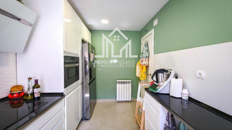 Foto 67132420-be32-4beb-9542-a6a57380e753. Casa aparellada amb aparcament piscina a Seseña nuevo Seseña