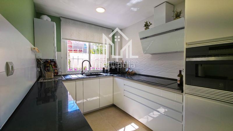 Foto 6864bec7-2a7c-46a5-a4f3-75a33dced0e9. Casa aparellada amb aparcament piscina a Seseña nuevo Seseña