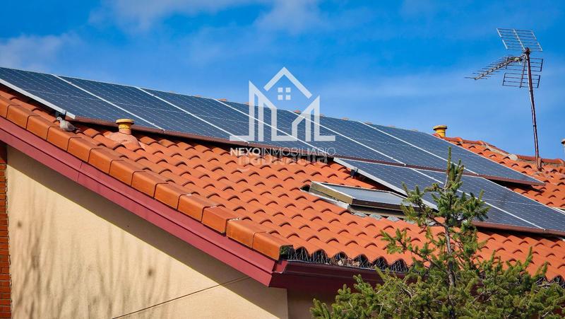 Foto 74c59008-42f5-4241-8c5b-21acab7a7fd5. Casa aparellada amb aparcament piscina a Seseña nuevo Seseña