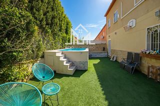 Casa aparellada  Gladiolos. Chalet en venta en seseña